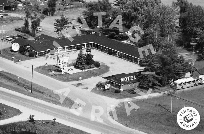 Holiday on the Lake Motel (Holiday Motel) - 1989 Photo